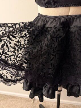 Women`s black Skirt Rufle Costume